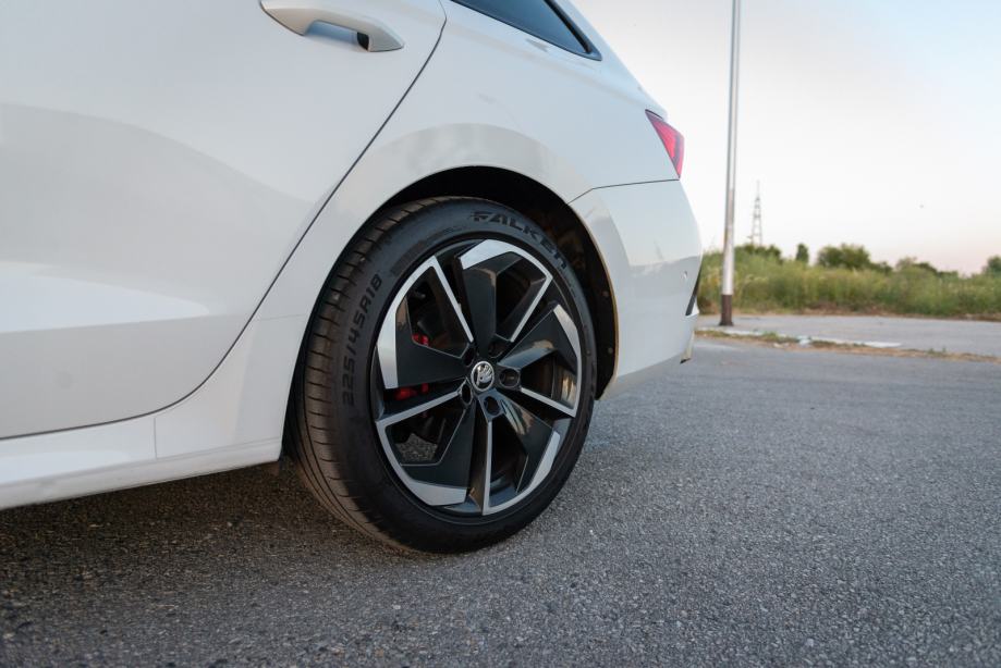 Škoda Octavia RS 2.0 TDI DSG 200 KS Panorama Matrix HUD Kessy Servisna, fotografija 10