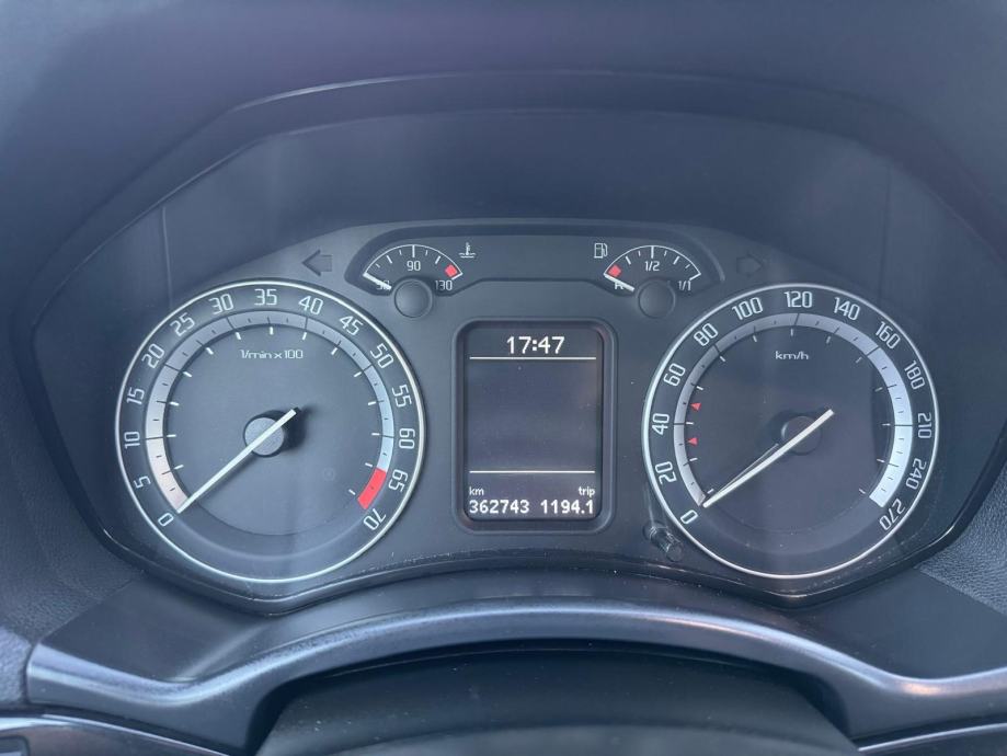 Škoda octavia RS, fotografija 10