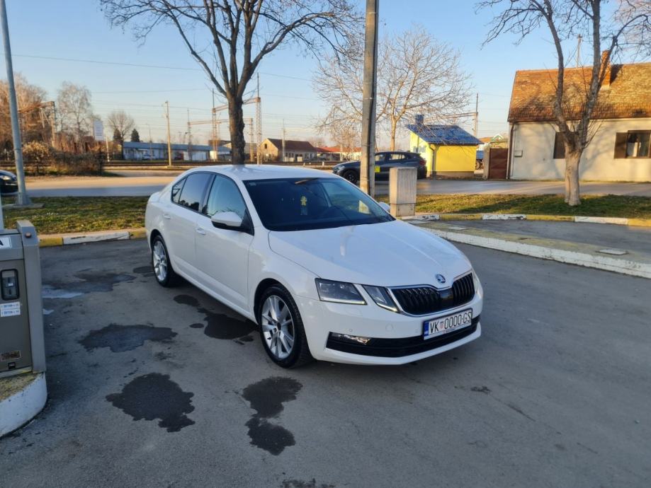 ŠKODA OCTAVIA STYLE 1,6 TDI/85kw*FULL*TOP STANJE*REG 5.2027,NOVE GUME, fotografija 2