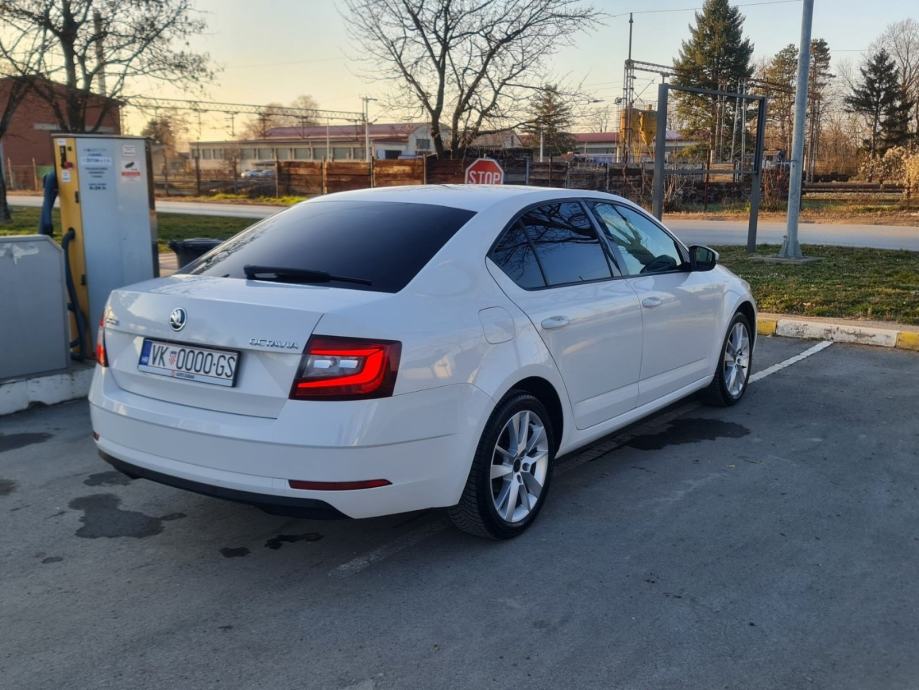 ŠKODA OCTAVIA STYLE 1,6 TDI/85kw*FULL*TOP STANJE*REG 5.2027,NOVE GUME, fotografija 5