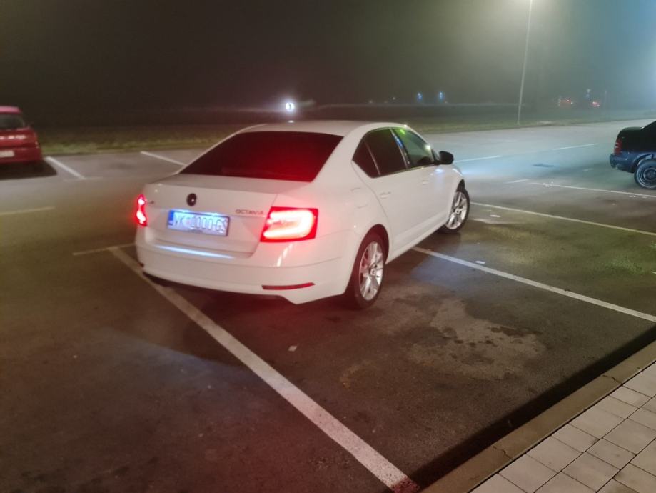 ŠKODA OCTAVIA STYLE 1,6 TDI/85kw*FULL*TOP STANJE*REG 5.2027,NOVE GUME, fotografija 14