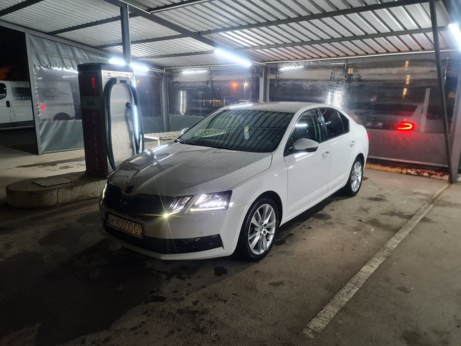 ŠKODA OCTAVIA STYLE 1,6 TDI/85kw*FULL*TOP STANJE*REG 5.2027,NOVE GUME, fotografija 15