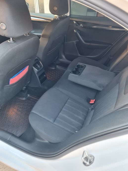 ŠKODA OCTAVIA STYLE 1,6 TDI/85kw*FULL*TOP STANJE*REG 5.2027,NOVE GUME, fotografija 18