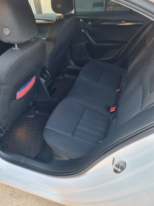 ŠKODA OCTAVIA STYLE 1,6 TDI/85kw*FULL*TOP STANJE*REG 5.2027,NOVE GUME, fotografija 19