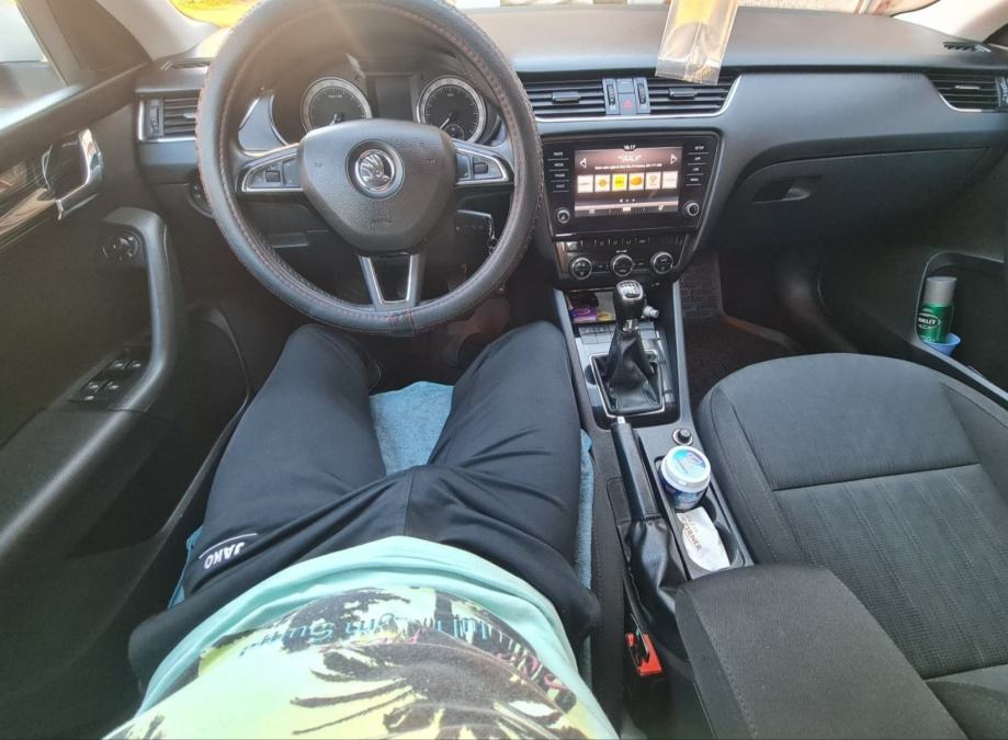 ŠKODA OCTAVIA STYLE 1,6 TDI/85kw*FULL*TOP STANJE*REG 5.2027,NOVE GUME, fotografija 17