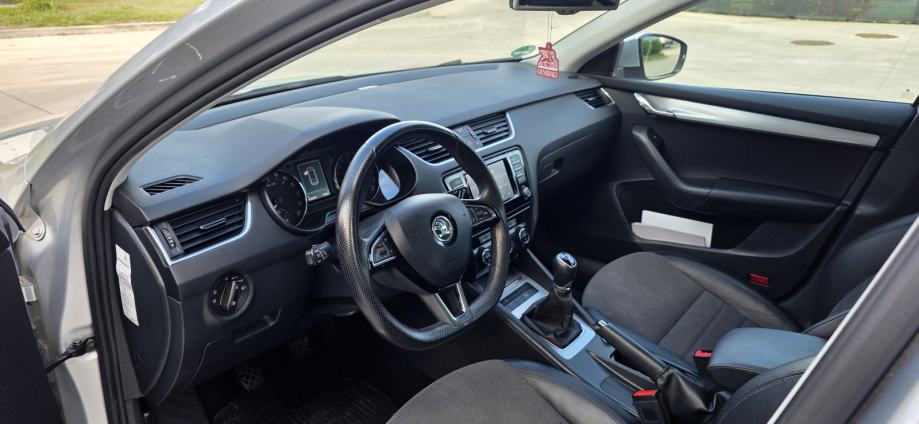 Škoda Octavia TDI ****VRHUNSKO STANJE*******, fotografija 9