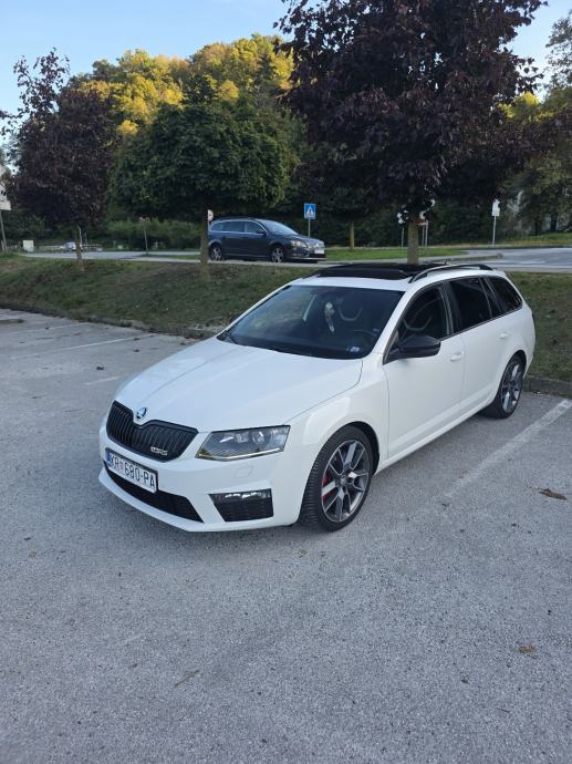 Škoda Octavia VRS 2.0 TDI DSG ** PANORAMA, CRNO NEBO***, fotografija 2