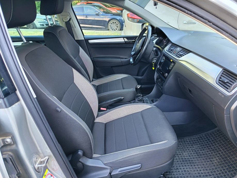Škoda Rapid 1,0 TSI, fotografija 8
