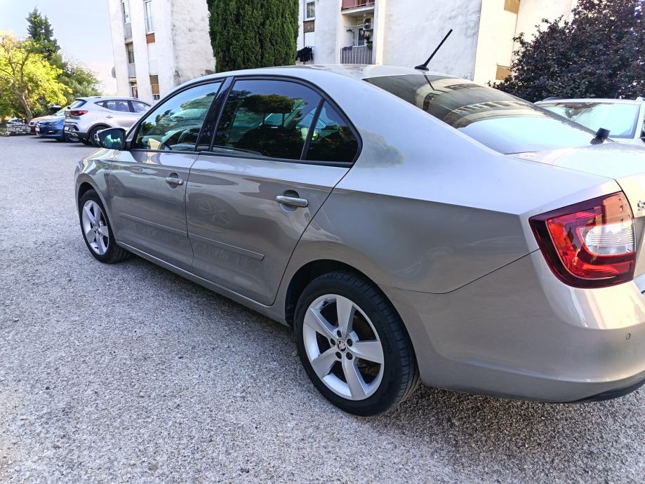 Škoda Rapid 1,0 TSI, fotografija 2