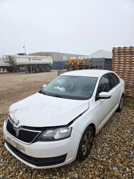 Škoda Rapid 1,6 TDI - RAZBIJENO, fotografija 3