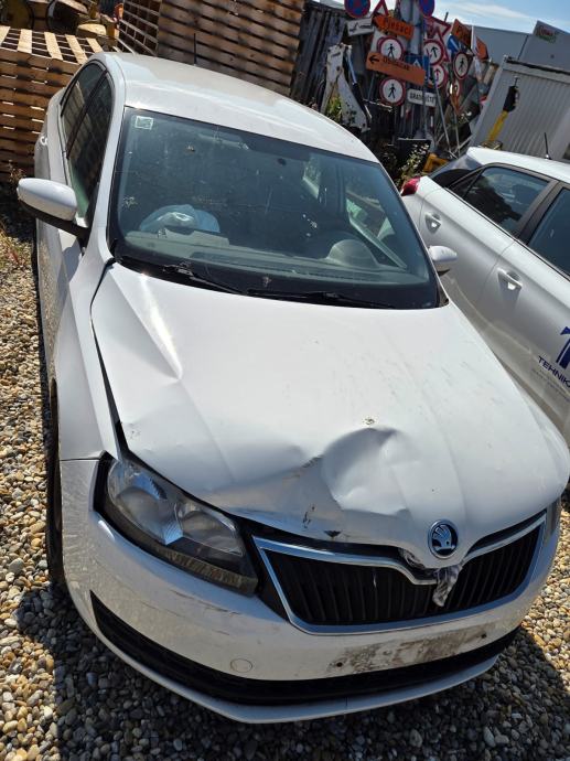 Škoda Rapid 1,6 TDI - RAZBIJENO, fotografija 4