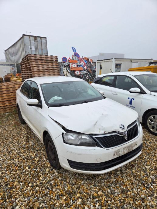 Škoda Rapid 1,6 TDI - RAZBIJENO, fotografija 2
