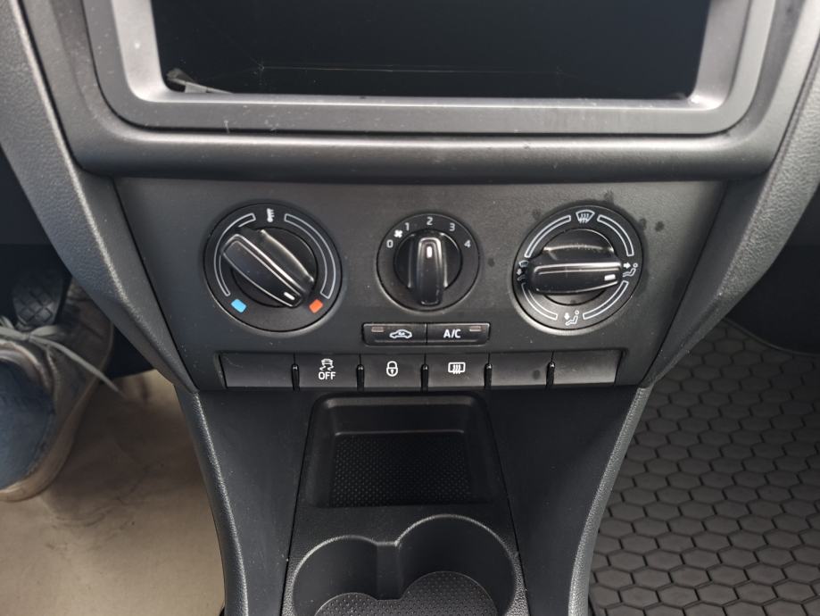 ŠKODA RAPID AMBITION 1,2 TSI, fotografija 15
