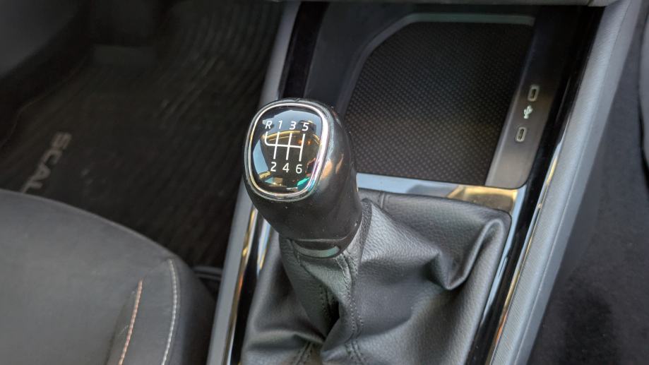 Škoda Scala 1,0 TSI, fotografija 16