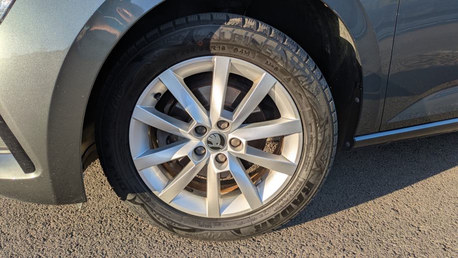 Škoda Scala 1,0 TSI, fotografija 2