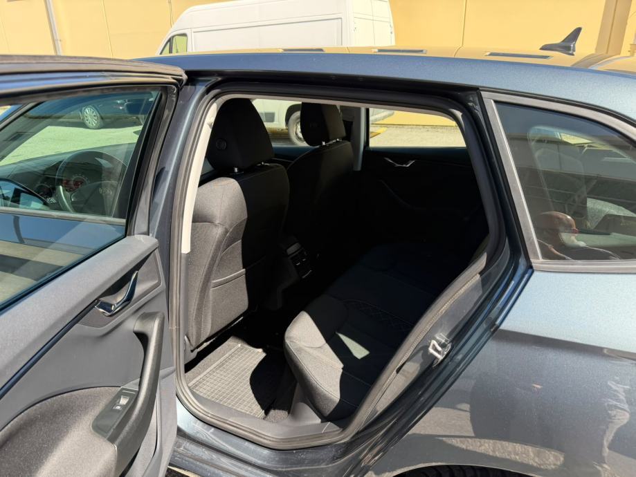 Škoda Scala 1,0 TSI, fotografija 9
