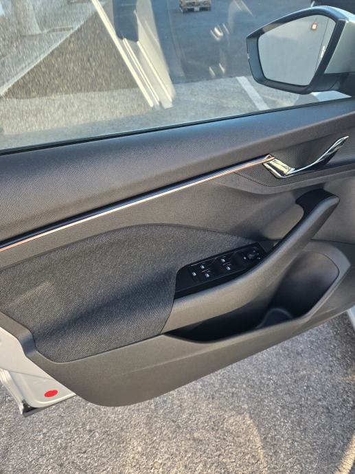 Škoda Scala 1,0 TSI, fotografija 8