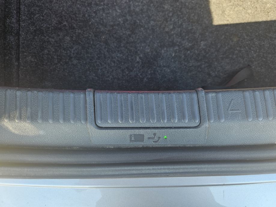 Škoda Superb 1,6 TDI DSG Novi motor 167tkm, fotografija 5
