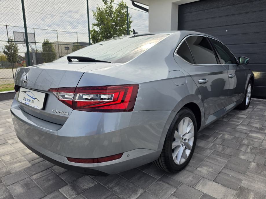 Škoda Superb 1,6 TDI DSG STYLE KAMERA VEL. NAVI BI-XENON **GARANCIJA**, fotografija 4