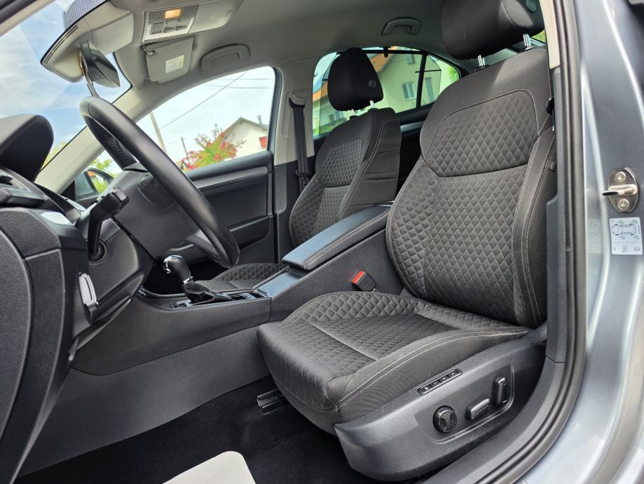 Škoda Superb 1,6 TDI DSG STYLE KAMERA VEL. NAVI BI-XENON **GARANCIJA**, fotografija 8