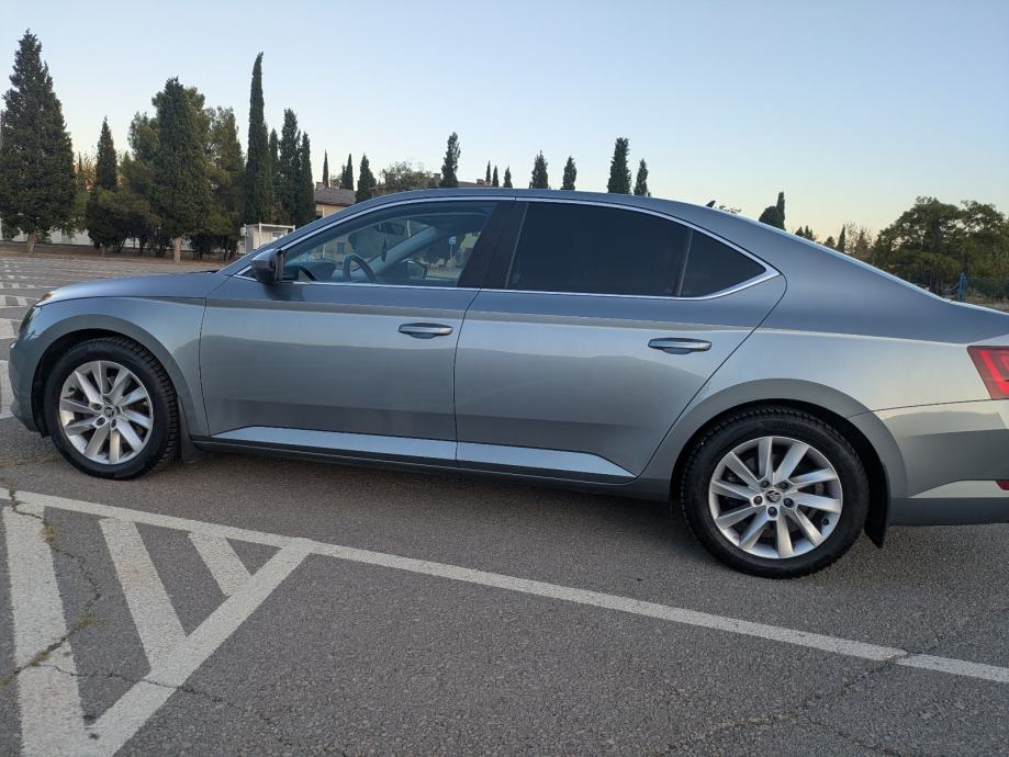 Škoda Superb 1,8 TSI, fotografija 3