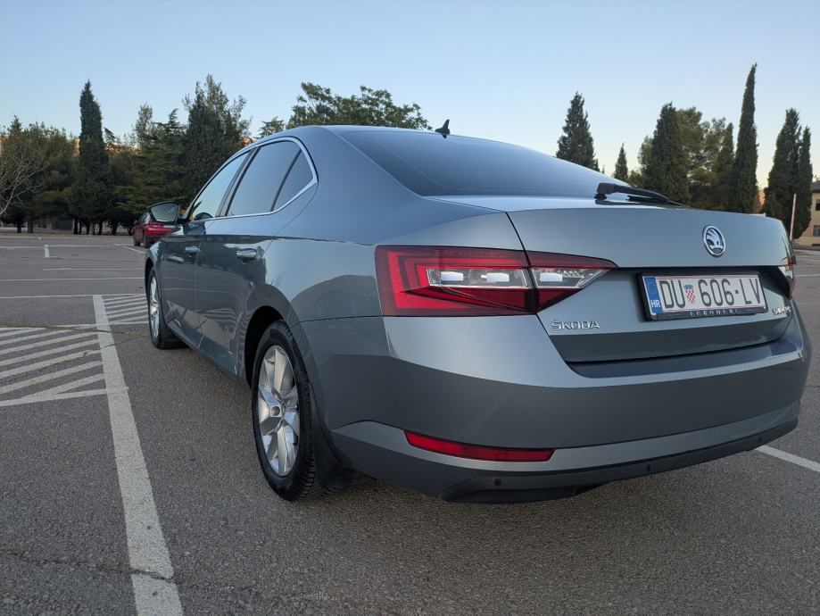 Škoda Superb 1,8 TSI, fotografija 4