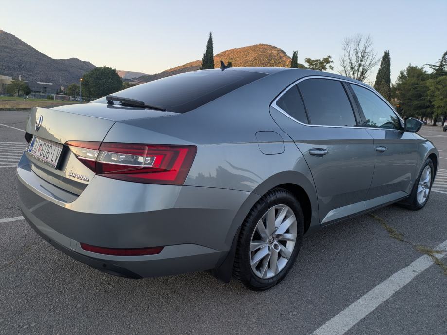 Škoda Superb 1,8 TSI, fotografija 6