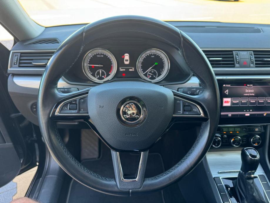 Škoda Superb 2,0 automatik, fotografija 9