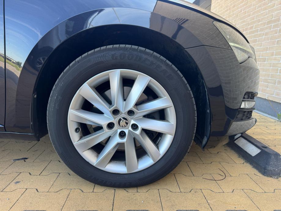 Škoda Superb 2,0 automatik, fotografija 8