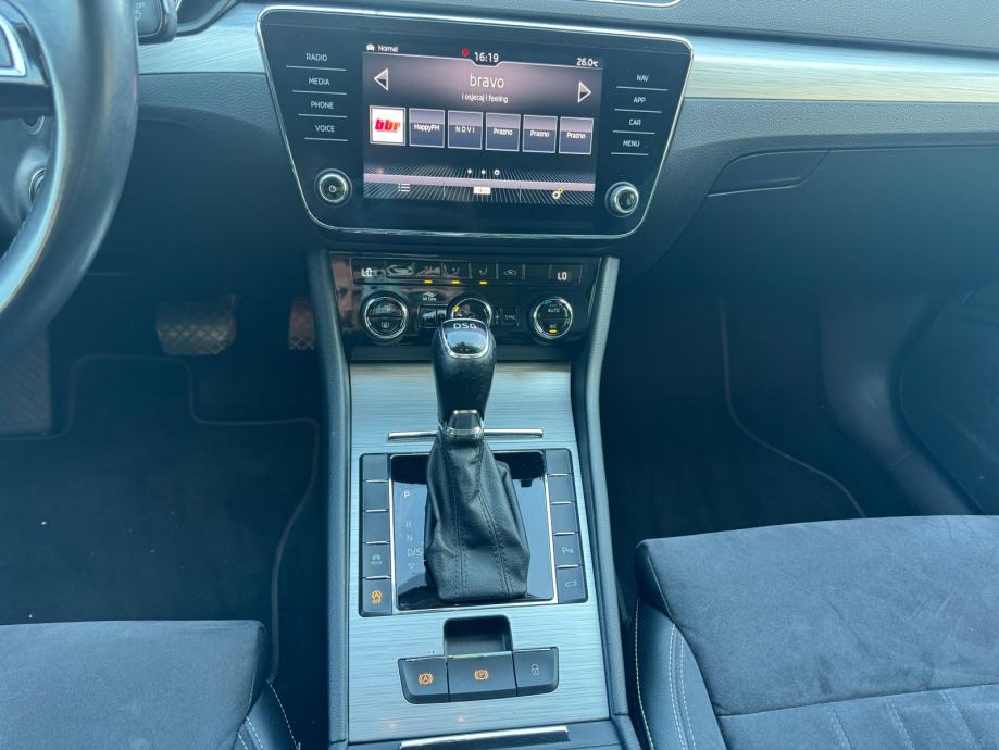 Škoda Superb 2,0 automatik, fotografija 15