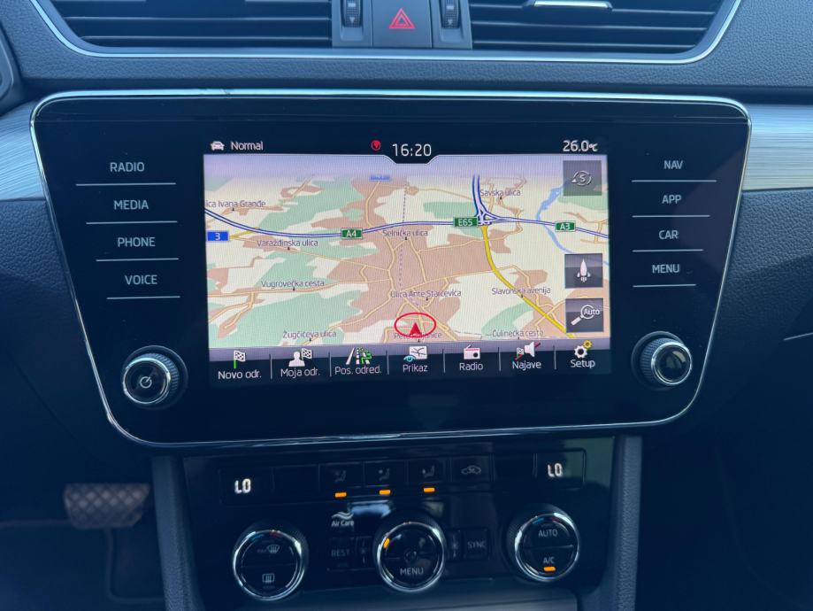 Škoda Superb 2,0 automatik, fotografija 13
