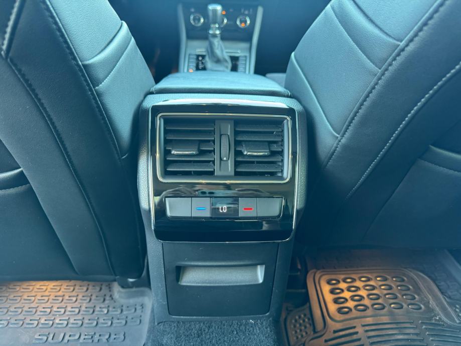 Škoda Superb 2,0 automatik, fotografija 18