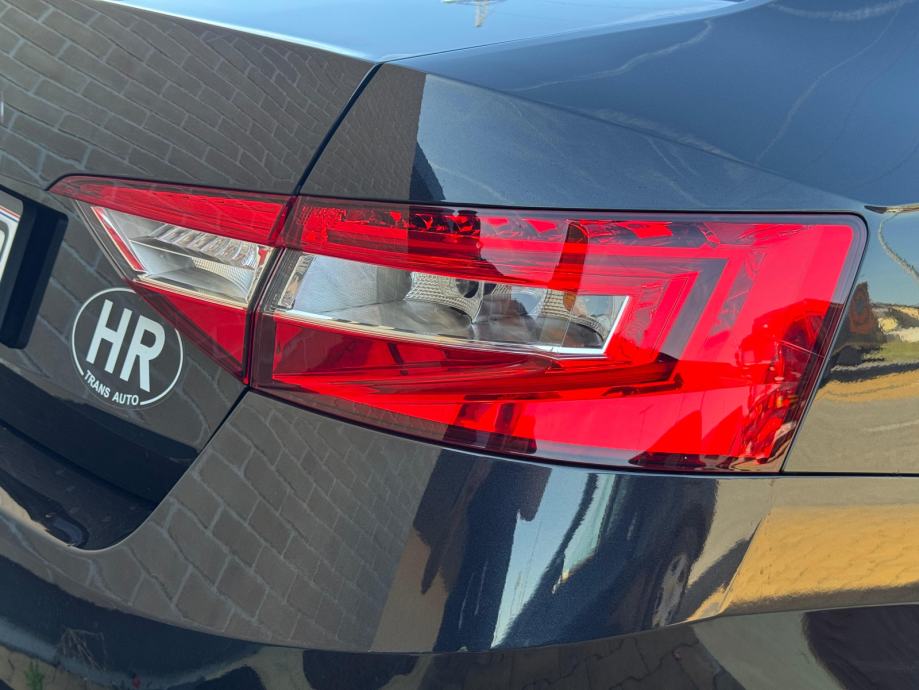 Škoda Superb 2,0 automatik, fotografija 7