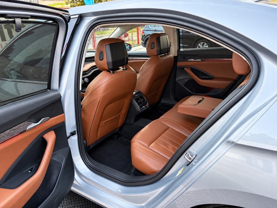 Škoda Superb 2.0 TDI L&K•Crystal Light•Keyless•Head UP•ACC•360 kam•19", fotografija 12