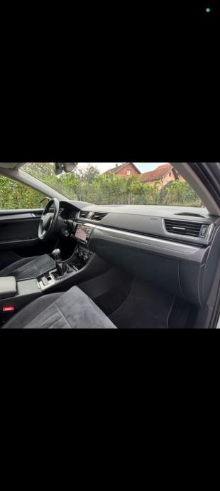 Škoda Superb 2,0 TDI, fotografija 9