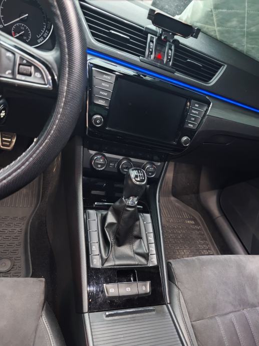 Škoda Superb 2,0 TDI, fotografija 10