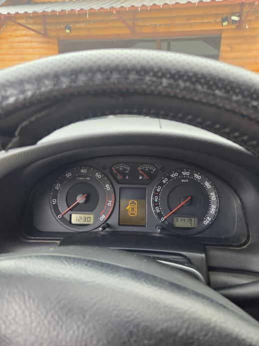 Škoda Superb 2,8 V6 automatik, fotografija 10