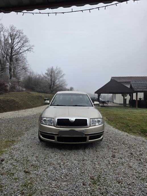 Škoda Superb 2,8 V6 automatik, fotografija 4