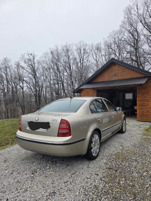 Škoda Superb 2,8 V6 automatik, fotografija 2