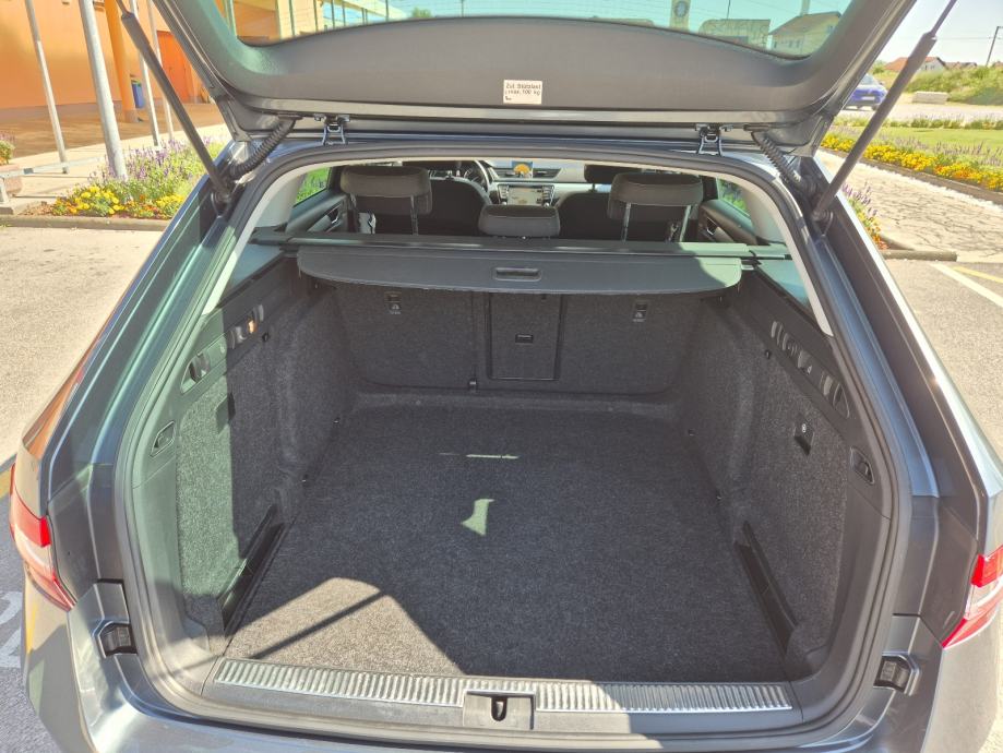 Škoda Superb Combi Style 1,6 TDI DSG automatik, fotografija 8