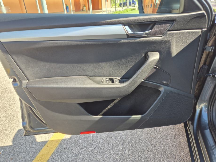 Škoda Superb Combi Style 1,6 TDI DSG automatik, fotografija 13