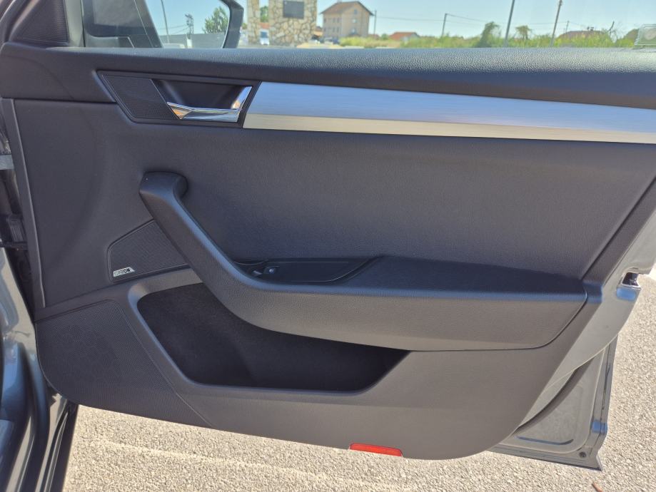 Škoda Superb Combi Style 1,6 TDI DSG automatik, fotografija 14