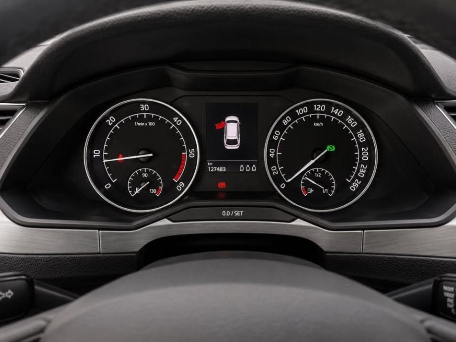 Škoda Superb Combi 1.6 TDI, servisna, kamera, registriran, 127000 km, fotografija 7