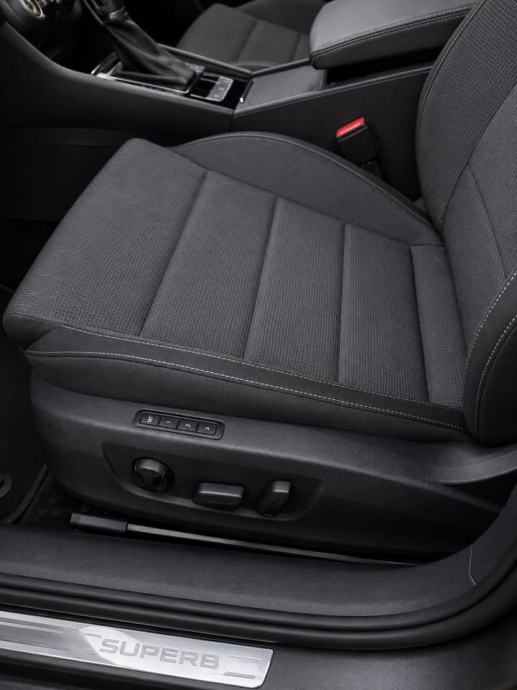 Škoda Superb Combi 1.6 TDI, servisna, kamera, registriran, 127000 km, fotografija 8