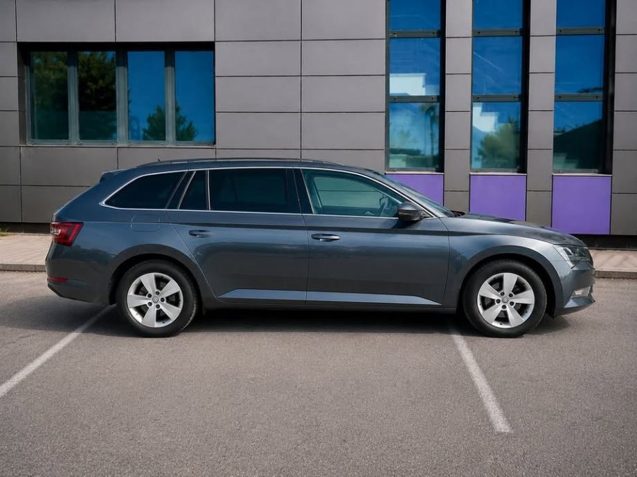 Škoda Superb Combi 1.6 TDI, servisna, kamera, registriran, 127000 km, fotografija 3