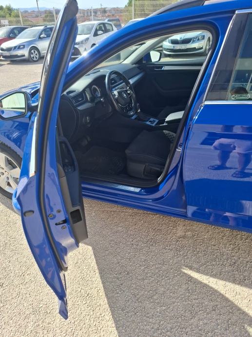 Škoda Superb Combi 2,0 TDI automatik, fotografija 14