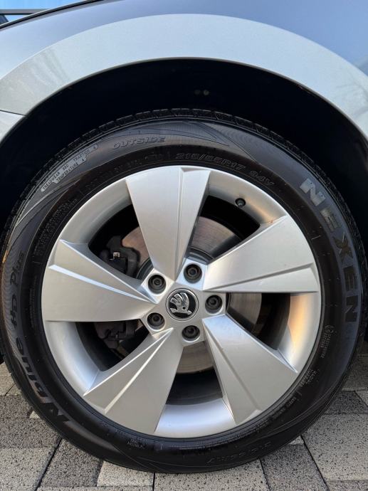 Škoda Superb 2,0 TDI*R LinDSG - JAMSTVO 12 Mj - SERVISNA - REG 08/27, fotografija 9