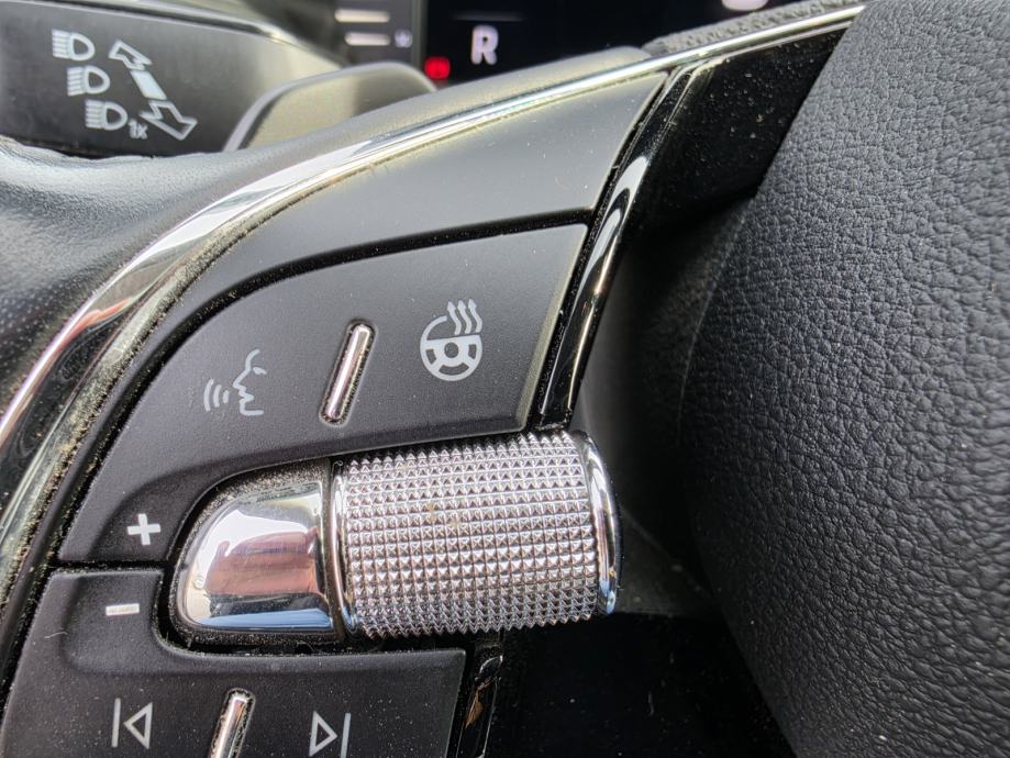 Škoda Superb Combi 2,0 TDI *DSG*PANORAMA*SERVISNA *GARANCIJA 12MJ *, fotografija 18