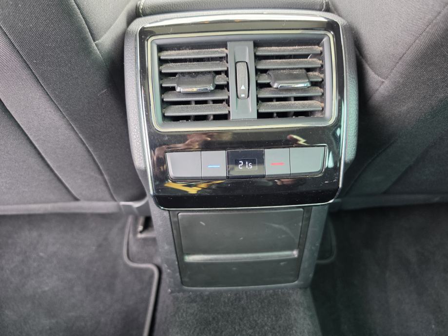 Škoda Superb Combi 2,0 TDI *DSG*PANORAMA*SERVISNA *GARANCIJA 12MJ *, fotografija 20