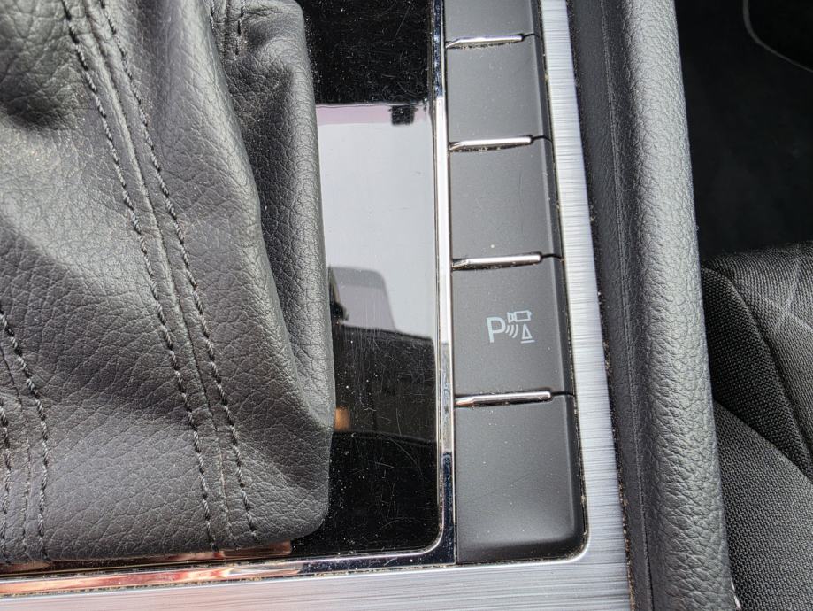 Škoda Superb Combi 2,0 TDI *DSG*PANORAMA*SERVISNA *GARANCIJA 12MJ *, fotografija 17